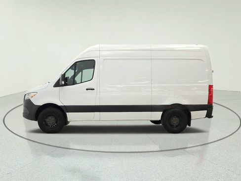 Used 2022 Mercedes-Benz Sprinter 2500 image 8