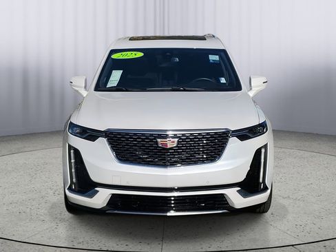 Used 2025 Cadillac XT6 Premium Luxury image 10