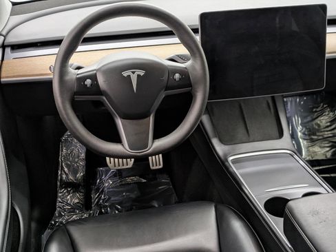 Used 2022 Tesla Model Y Performance image 4