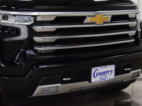 Used 2024 Chevrolet Silverado 1500 High Country w/ High Country Premium Package AWD/4WD image 13