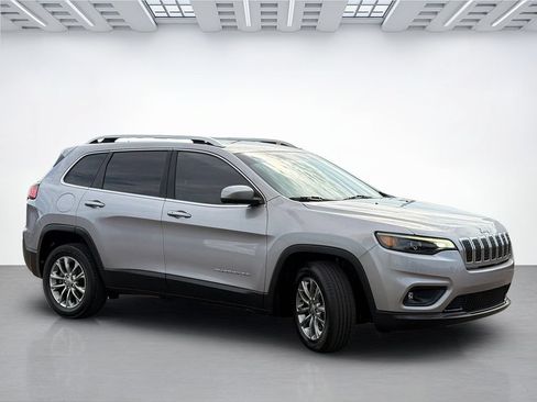 Used 2019 Jeep Cherokee Latitude Plus w/ Comfort/Convenience Group FWD image 5