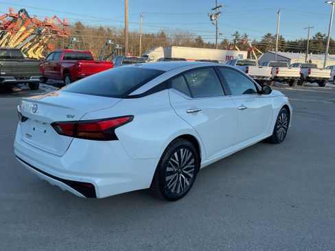 Used 2024 Nissan Altima 2.5 SV image 4