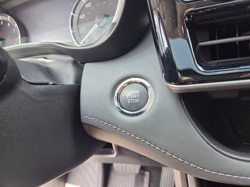 Used 2023 Toyota Highlander XLE image 28