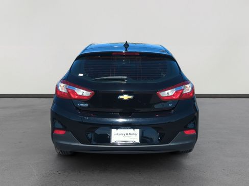 Used 2018 Chevrolet Cruze LT w/ Convenience Package image 4