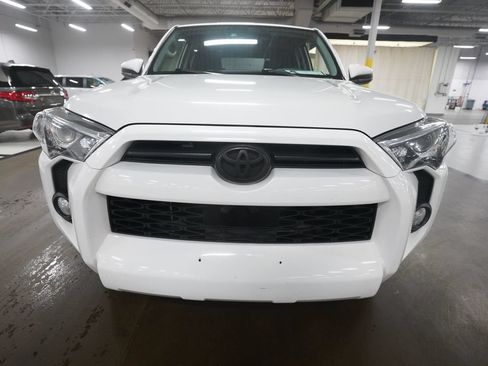 Used 2020 Toyota 4Runner SR5 AWD/4WD image 23
