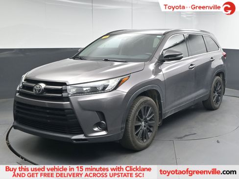 Used 2019 Toyota Highlander SE w/ Carpet Mat Package (TMS) image 1