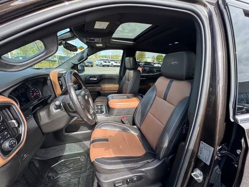 Used 2019 Chevrolet Silverado 1500 High Country w/ Technology Package AWD/4WD image 11