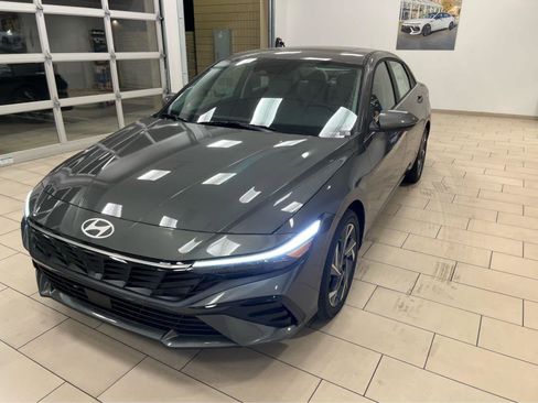 New 2026 Hyundai Elantra Limited FWD image 2