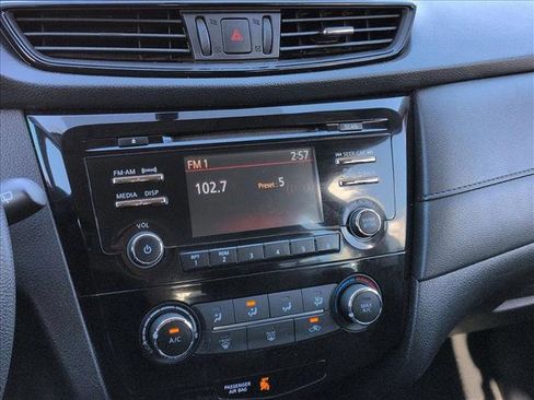Used 2017 Nissan Rogue S FWD image 15