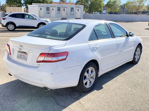 Used 2010 Toyota Camry LE image 8