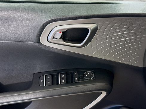 Used 2025 Kia Soul LX w/ LX Technology Package image 23
