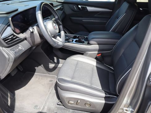 Used 2025 Buick Enclave Preferred FWD image 16