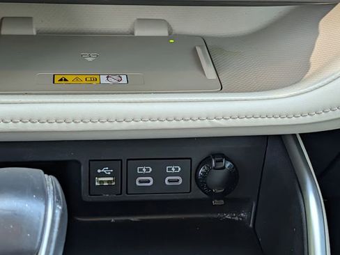Used 2024 Toyota Highlander Limited AWD/4WD image 18