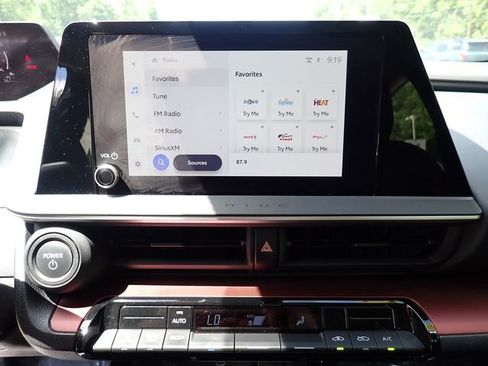 Used 2024 Toyota Prius Prime FWD image 28