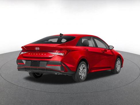 Used 2026 Hyundai Elantra Hybrid FWD image 2