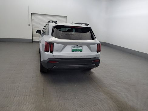 Used 2022 Kia Sorento S AWD/4WD image 6