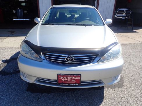 Used 2005 Toyota Camry SE image 3