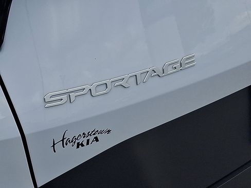 Used 2026 Kia Sportage LX w/ LX Convenience Package AWD/4WD image 32