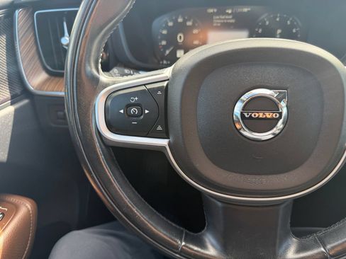 Used 2021 Volvo XC60 T5 Momentum FWD image 19