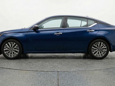 Used 2025 Nissan Altima 2.5 SV image 5