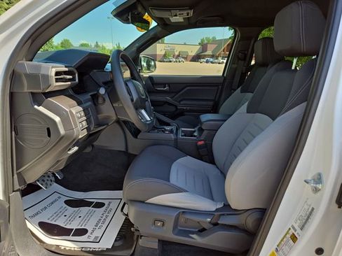 Used 2025 Toyota Tacoma TRD Sport AWD/4WD image 2