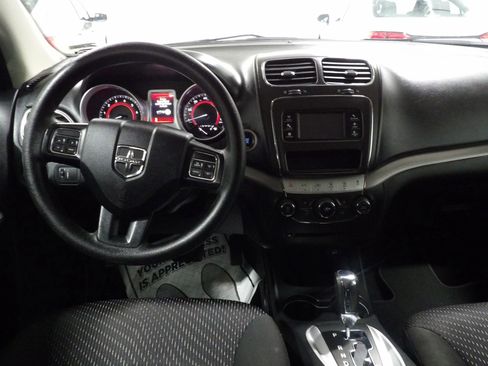 Used 2019 Dodge Journey SE FWD image 12