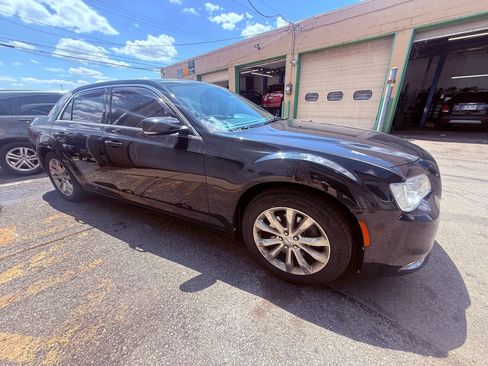 Used 2016 Chrysler 300 Limited w/ 300 Premium Group AWD/4WD image 2