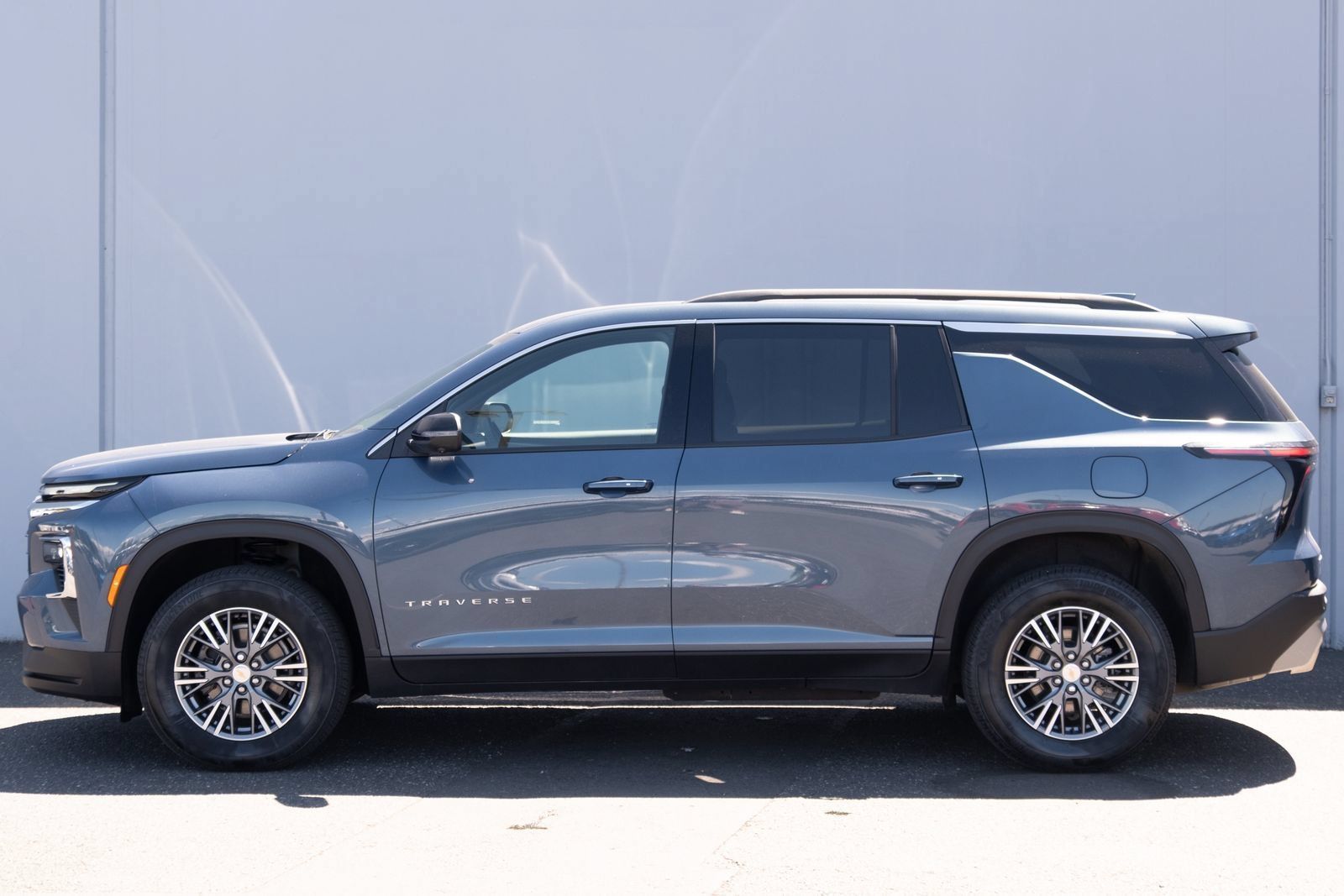 Used 2025 Chevrolet Traverse LT w/ Driver Confidence Package AWD/4WD image 26