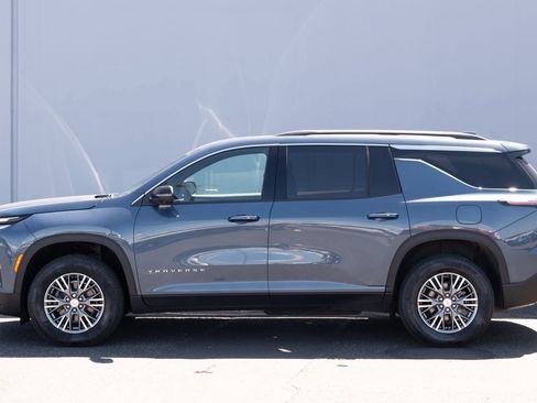 Used 2025 Chevrolet Traverse LT w/ Driver Confidence Package AWD/4WD image 26