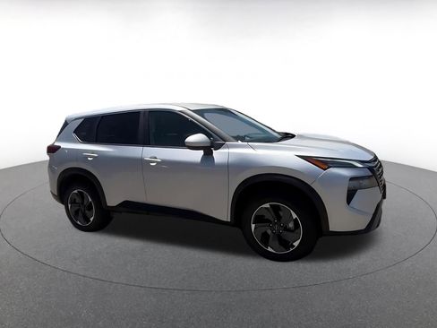 Used 2025 Nissan Rogue SV FWD image 2