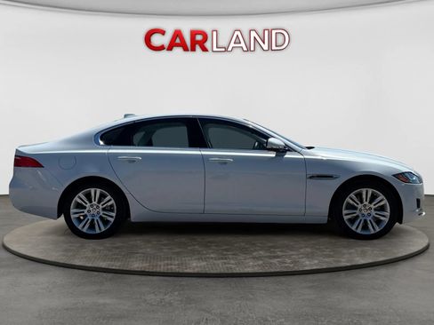 Used 2016 Jaguar XF Premium AWD/4WD image 7