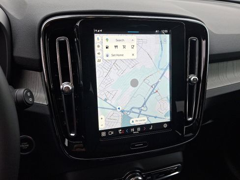 New 2025 Volvo XC40 B5 Plus w/ Protection Package Premier image 12