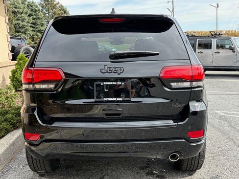 Used 2018 Jeep Grand Cherokee Altitude image 40