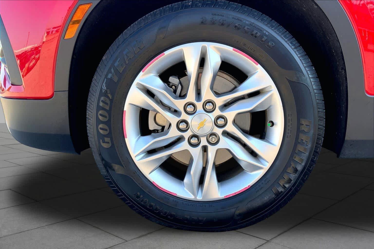 Used 2019 Chevrolet Blazer LT FWD image 11