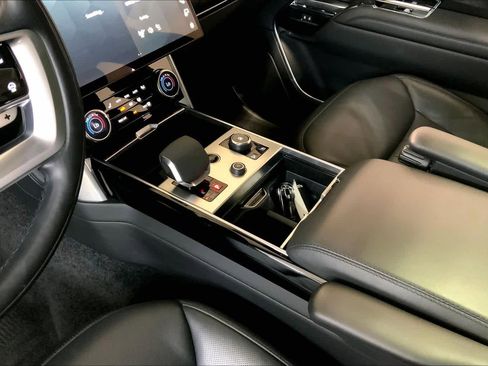 Used 2023 Land Rover Range Rover SE image 17