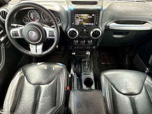 Used 2016 Jeep Wrangler Unlimited Rubicon AWD/4WD image 12