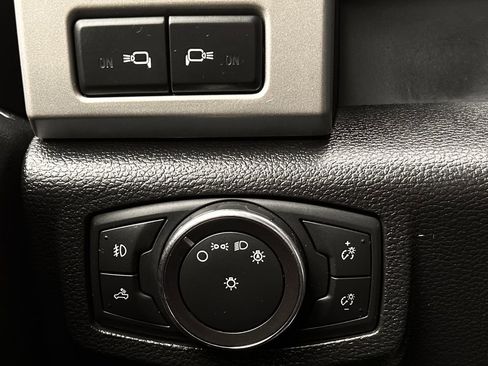 Used 2018 Ford F250 Lariat w/ Chrome Package image 23