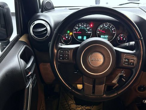 Used 2013 Jeep Wrangler Unlimited Sahara w/ Connectivity Group AWD/4WD image 12