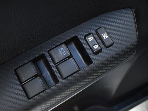 Used 2013 Toyota RAV4 XLE image 9