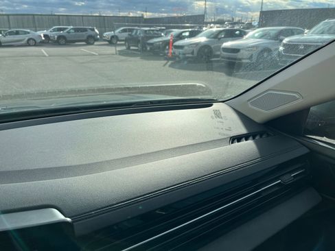 Used 2025 Volkswagen Jetta SE image 33