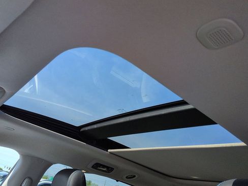 Used 2021 Chrysler Pacifica Touring-L w/ Premium & Safety Sphere Group FWD image 10