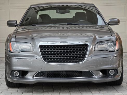 Used 2012 Chrysler 300 SRT8 w/ 19-Premium Speaker Group image 28