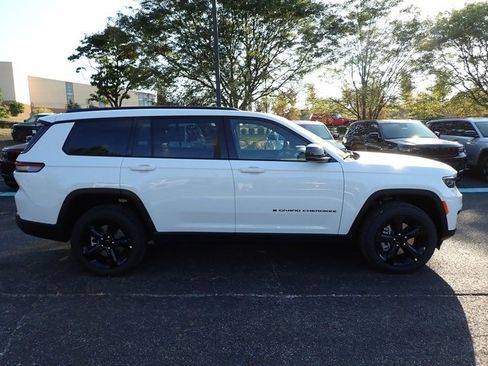 New 2025 Jeep Grand Cherokee L Altitude image 8