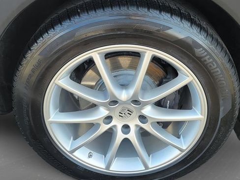 Used 2024 Porsche Cayenne Base image 8