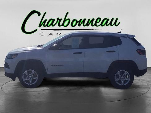 Used 2022 Jeep Compass Sport image 2