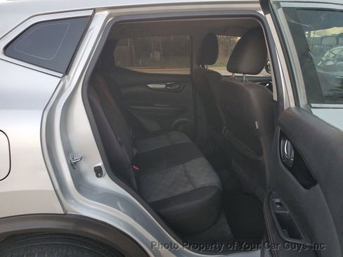 Used 2017 Nissan Rogue Sport SV image 18