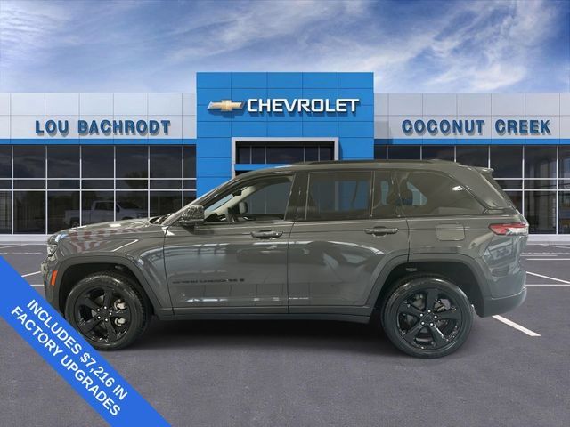 Used 2023 Jeep Grand Cherokee Limited w/ Luxury Tech Group II AWD/4WD image 5