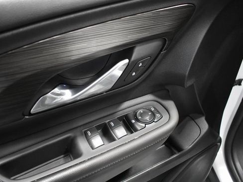 Used 2022 GMC Terrain SLE w/ Driver Convenience Package image 15