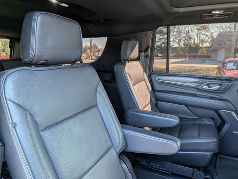 Used 2023 GMC Yukon XL Denali image 36