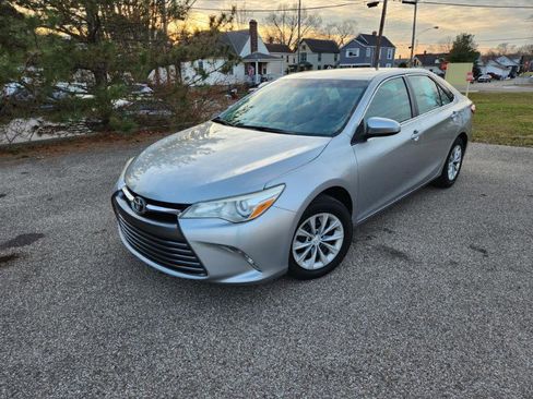Used 2015 Toyota Camry LE image 50